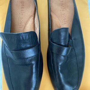 Gentle souls by Kenneth Cole black slip on size 9